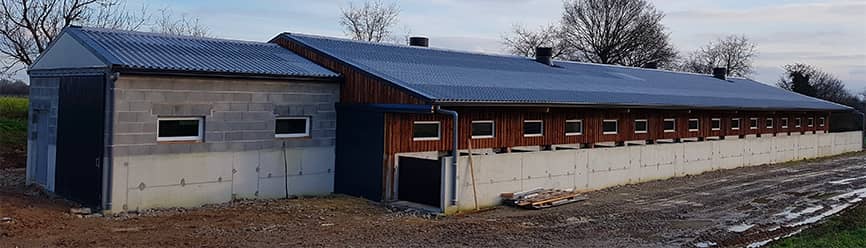 Photo de bâtiment réservé à l'élevage porcin